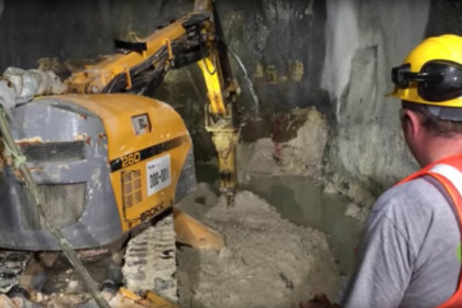 Brokk 160 B260 Bergbormaskin TEI TW260 borer til redningstunnel