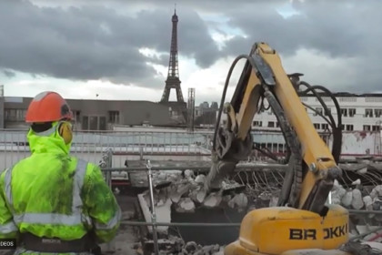 Brokk 100 plays an important role in the center of Paris!