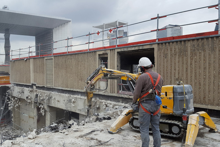 Brokk 160 with SB202 business district in Paris