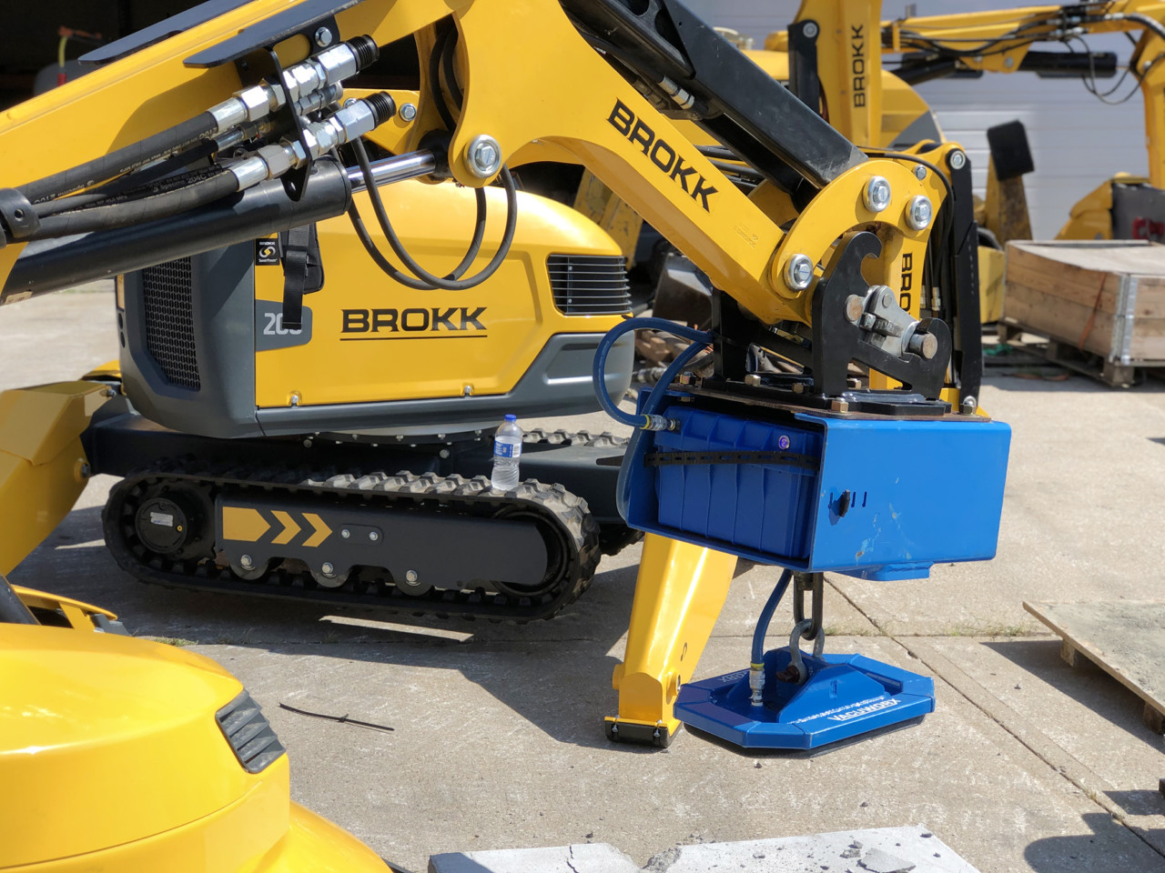 Brokk Inc. & Vacuworx to Offer Vacuum Lifting Attachments in North America